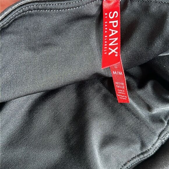 Spanx  faux leather high rise leggings in black glossy size M - Picture 8 of 9